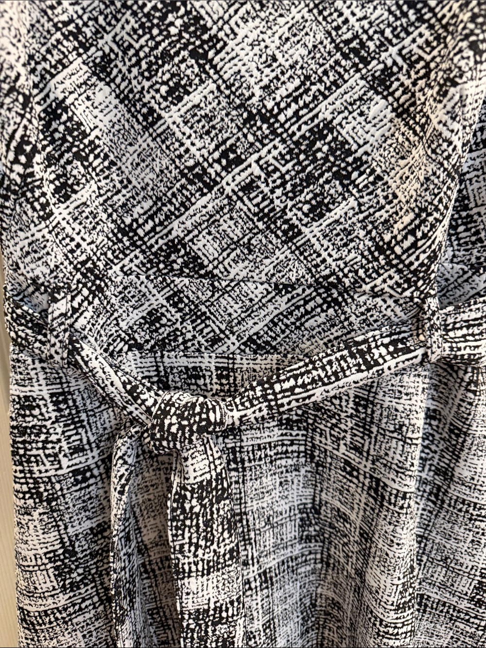 Calvin Klein Black and White Patterned Sleeveless Midi Dress - Picture 5 of 13